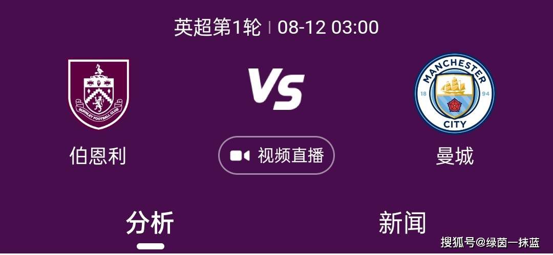 当听到毛主席在天安门城楼上宣布中华人民共和国正式成立时，影厅内不约而同响起了掌声